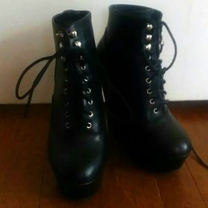 Hot lace up boots